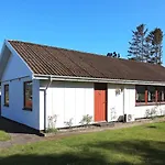 Holiday home 5 Person Holiday Home In Hals *